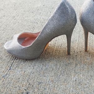 Stunning silver shiny heels